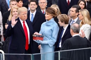 La foto VIP della settimana: Melania Trump come Jackie Kennedy al giuramento di Donald Trump