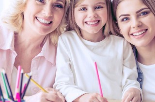 Perlana sostiene Telefono Rosa