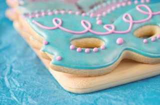 Cake design di Carnevale: come fare le maschere in pasta di zucchero