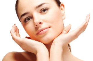 Pulizia del viso: come usare l'olio indiano o quello di ricino per eliminare i punti neri