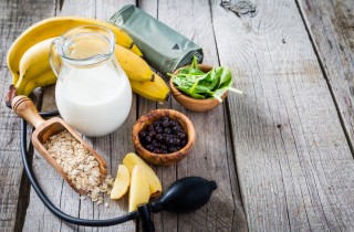 Pressione bassa, i rimedi naturali e cosa mangiare per farla alzare