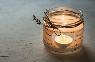 Decoupage sottovetro: qual è la tecnica per decorare gli oggetti di vetro o plexiglass