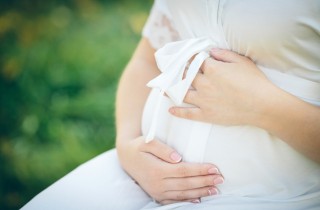 La foto VIP della settimana: Amal Alamuddin Clooney incinta, si mostra ai César Awards 2017