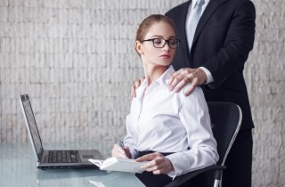 Attrazione fisica per un collega di lavoro: come gestirla se lui è sposato