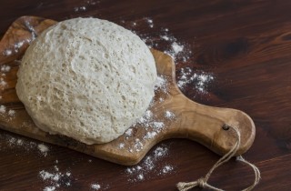 La ricetta dell'impasto per la pizza con farina di canapa