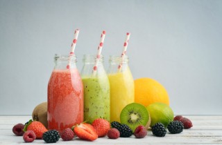 Frullati di frutta primaverile, i magnifici 3 con le delizie di stagione