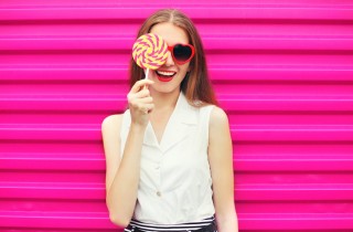 Tendenza rosa shocking, come indossare il più vibrante dei colori nel look estate 2017