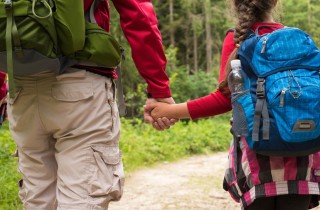 Trekking in Italia con la famiglia, i percorsi più facili da fare con i bambini