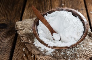 Gli usi inattesi dell'amido di riso per salute e bellezza di pelle e capelli