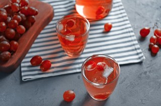 Cocktail autunnali: la ricetta del Grape Sparkler con uva fresca