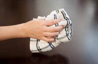 Come pulire i mobili laccati in modo efficace ma delicato