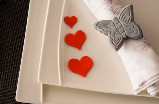 Come decorare la tavola di San Valentino in maniera romantica