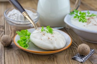 La ricetta della besciamella: ingredienti e passaggi spiegati passo passo