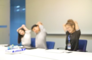 Esercizi per il mal di schiena da fare in ufficio