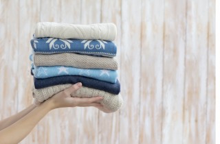 Pelucchi del maglione di lana, come togliere i pallini con un coltello