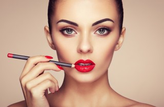 Come truccare le labbra per farle sembrare più grandi