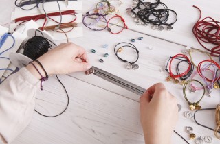 Braccialetti fai da te: tecniche e idee di tendenza