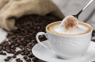 Come schiumare il latte a casa per un cappuccino buono come al bar