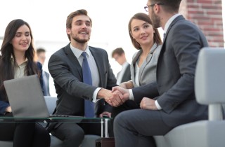 Infatuazione per il capo: come gestirla per evitare problemi al lavoro