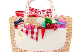 Personalizzare una borsa di paglia con nastri e stoffe, 5 idee particolari