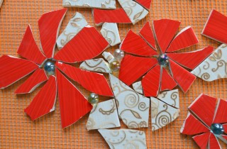 Riciclare i pezzi di ceramica per fare degli splendidi mosaici