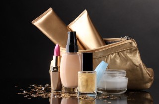 Cosa mettere nel beauty case quando si viaggia: 7 prodotti irrinunciabili