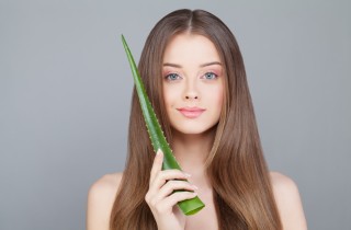 Come usare l'aloe vera per rinforzare i capelli e renderli più belli