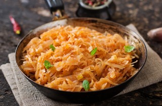 La ricetta del cavolo cappuccio stufato con aceto per contorni ottimi