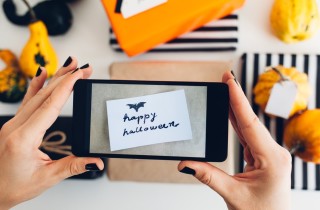 Gli auguri di Halloween divertenti e tenebrosi da mandare agli amici sul cellulare