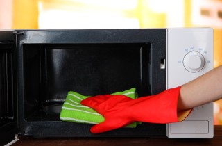 Pulizia del forno a microonde: il metodo giusto per un'igiene perfetta