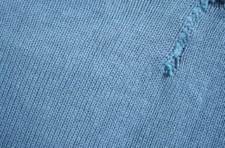 Buco nella maglia, come rammendarlo in modo perfetto