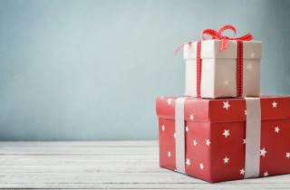 Fiocco di carta origami per decorare i pacchetti natalizi