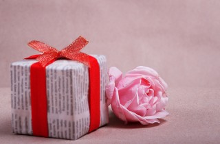 Pacchi regalo originali con materiale di riciclo