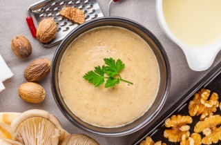 Come si prepara il pesto alle noci per un condimento superbo