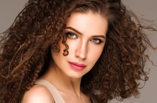 Acconciature per capelli ricci: 5 hairstyle bellissimi da provare