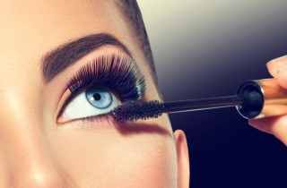 Mascara, come eliminare le sbavature senza rovinare il trucco