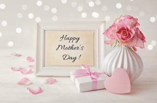 Festa della mamma: le frasi brevi ed emozionanti per gli auguri