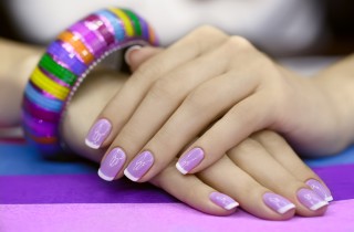 Manicure SNS, che cos’è e a chi è adatta?