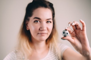 Giochi fai da te: costruire un biliardino da tavolo per divertirsi in casa