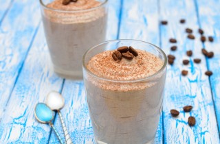 Come si fa la crema al caffè fredda con panna e mascarpone