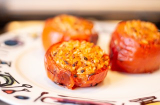 Pomodori al riso con patate, la ricetta estiva romana