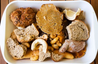 Come riciclare il pane raffermo: 2 ricette di recupero da leccarsi i baffi