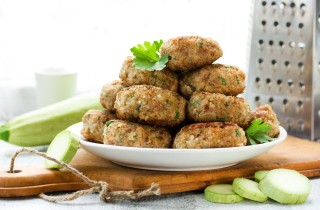 Come fare le polpette di zucchine al forno per i nostri pranzi estivi