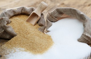 Zucchero bianco, di canna o dolcificante: che cos’è più salutare?