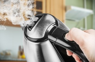 Come pulire il bollitore elettrico ed eliminare il calcare
