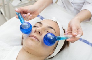 Ice roller, la terapia del ghiaccio per la cura del viso