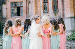 Chi paga l’abito delle damigelle