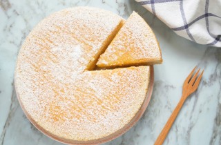Torta con marmellata di fragole: il procedimento veloce