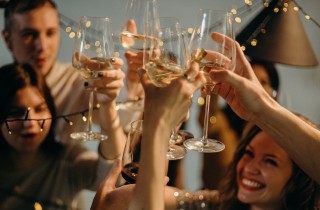 Capodanno in casa: idee e giochi divertenti per aspettare il nuovo anno