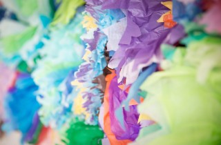 Fiori di carta crespa colorata: come realizzarli facilmente